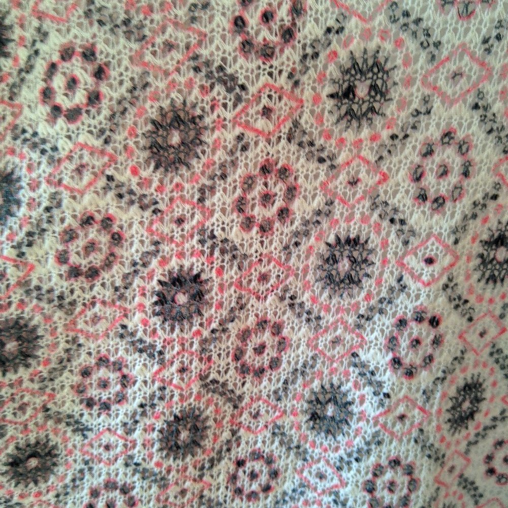 Orange Creek Womens SMALL Boho Gypsy Tassel Shawl w Pink and Gray Paisley Design - Picture 5 of 7
